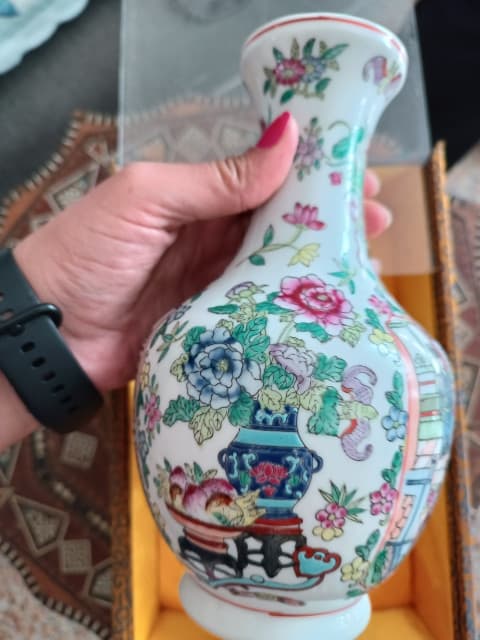 Expert Estimation: Obtenez l’Evaluation de Votre Vase Asiatique de 20 cm Signé
