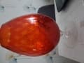 Estimation de Vase rouge en verre de l’Art Déco – Hauteur 32 cm, Ouverture 11 cm, Profondeur 24 cm.