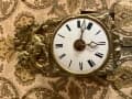 Estimation de l’Horloge Murale Ancienne en Laiton: Découvrez sa Valeur!
