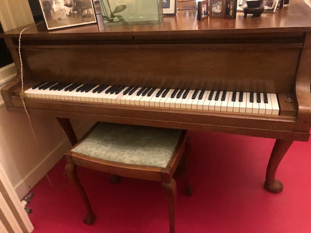 Estimation Prix Meuble Ancien: Piano 1/2 Queue Datant Des Annees 30 Fabricant Bluthner, Tres Beau Et En Bon Etat.