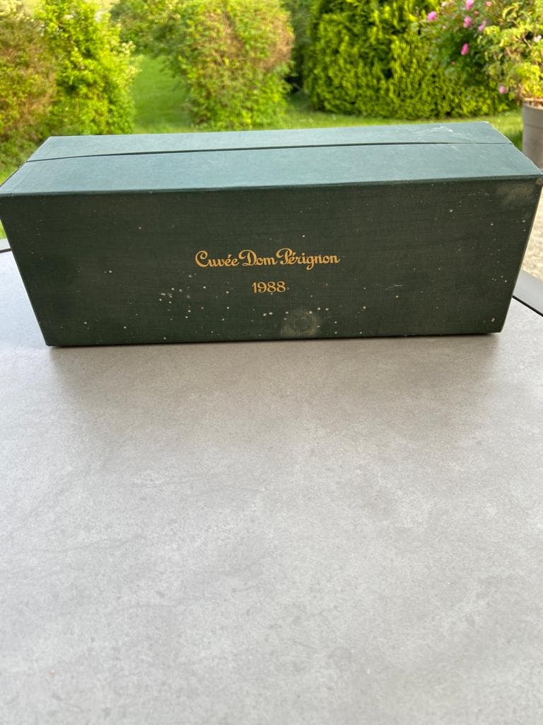 Estimation de la Valeur d’une Bouteille de Champagne Dom Perignon Cuvee 1988 dans son Coffret Original