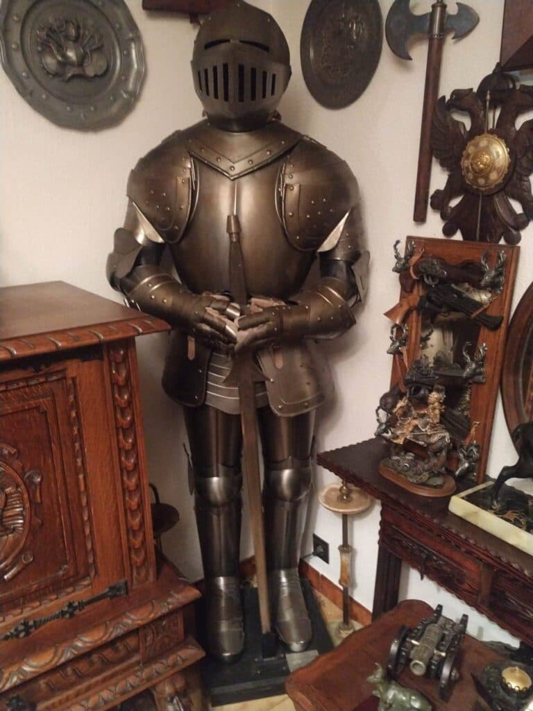 Estimation de l’Armure Médiévale Italienne en Excellent État