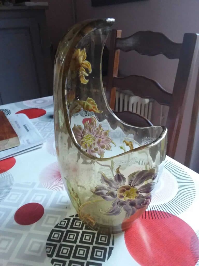 Estimation d’un vase en verre de la marque Emile Galle
