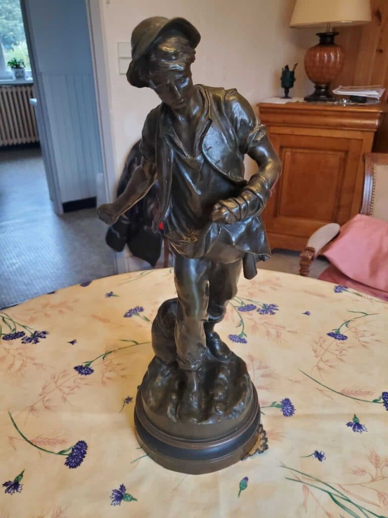 Estimation de la valeur d’une statuette en bronze de Math Moreau, un exemplaire hors concours