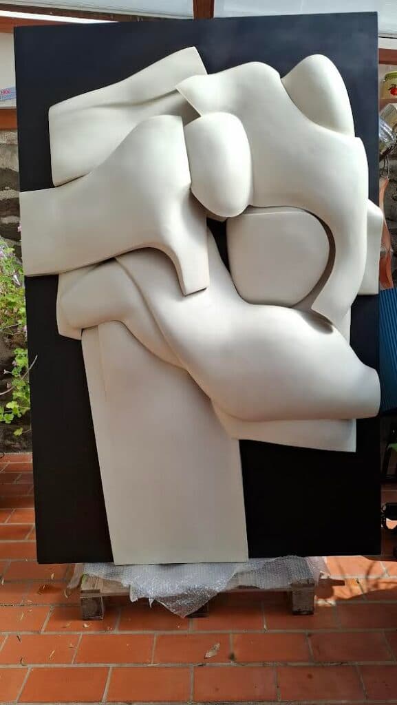 Évaluation d’une sculpture en polyester datant de 1976 par Maurice Frydman