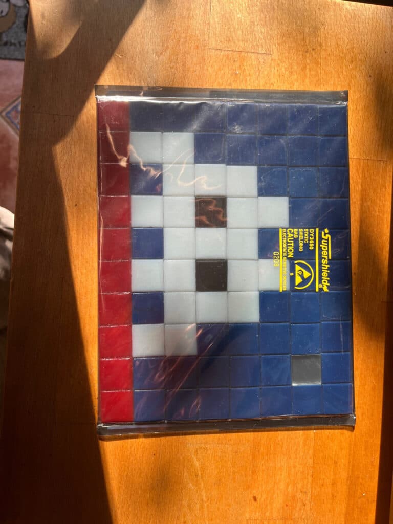 “Kit Mosaïque Invasion Space Invader en Carreaux de Céramique 50x50cm: Edition numérotée 2012 en bon état”