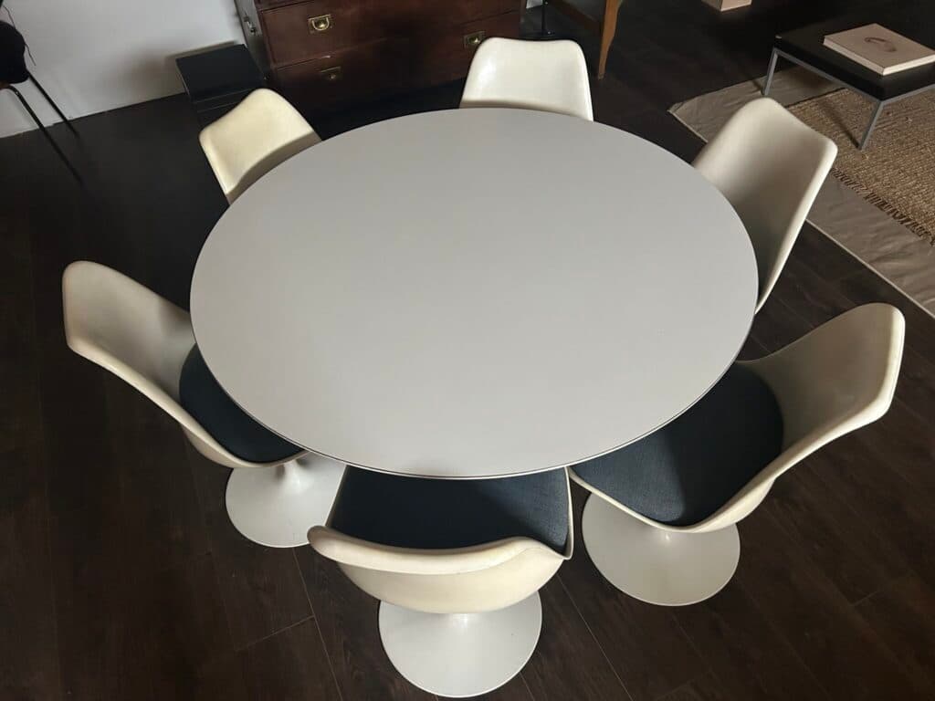 Titre: Magnifique ensemble de Table ronde Knoll et 6 chaises Tulipes d’époque fin des années 70 pour amateurs de design iconique