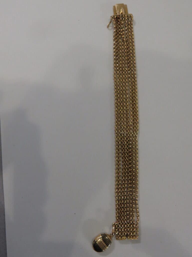 Estimation de la valeur d’un bracelet en or jaune 18 carats composé de huit chaînes