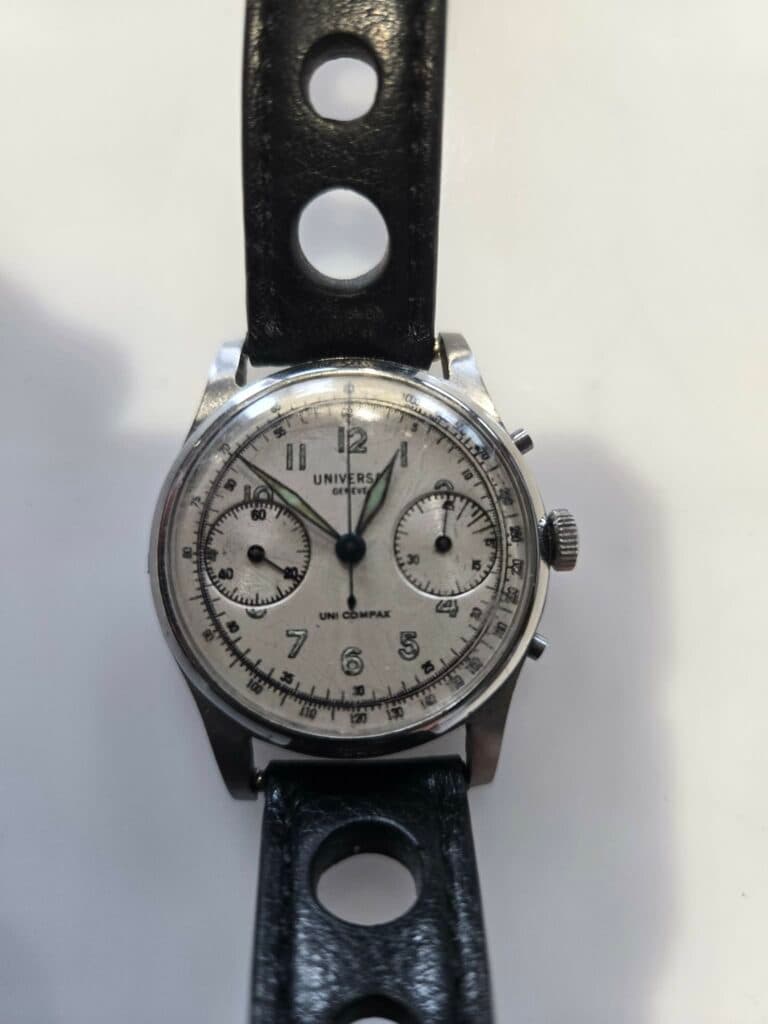 Estimation de valeur pour une montre Universal Geneve en excellent état, modèle rare avec petits boutons référence 22492