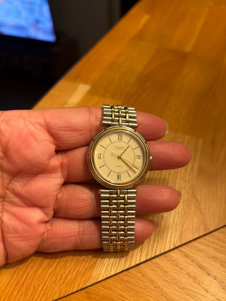 Bracelet en métal bicolore pour hommes, une montre unique signée Van Cleef & Arpels