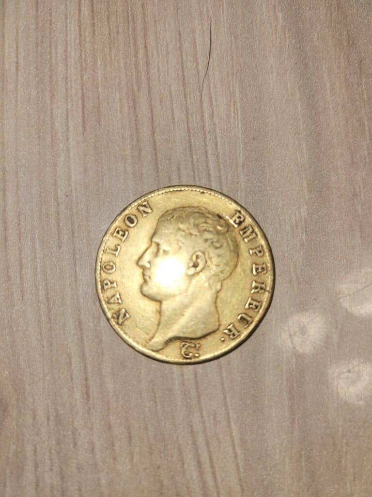 Estimation de la valeur d’une pièce de monnaie en or datant de l’époque Napoléonienne – Pièce de 40 francs en bon état