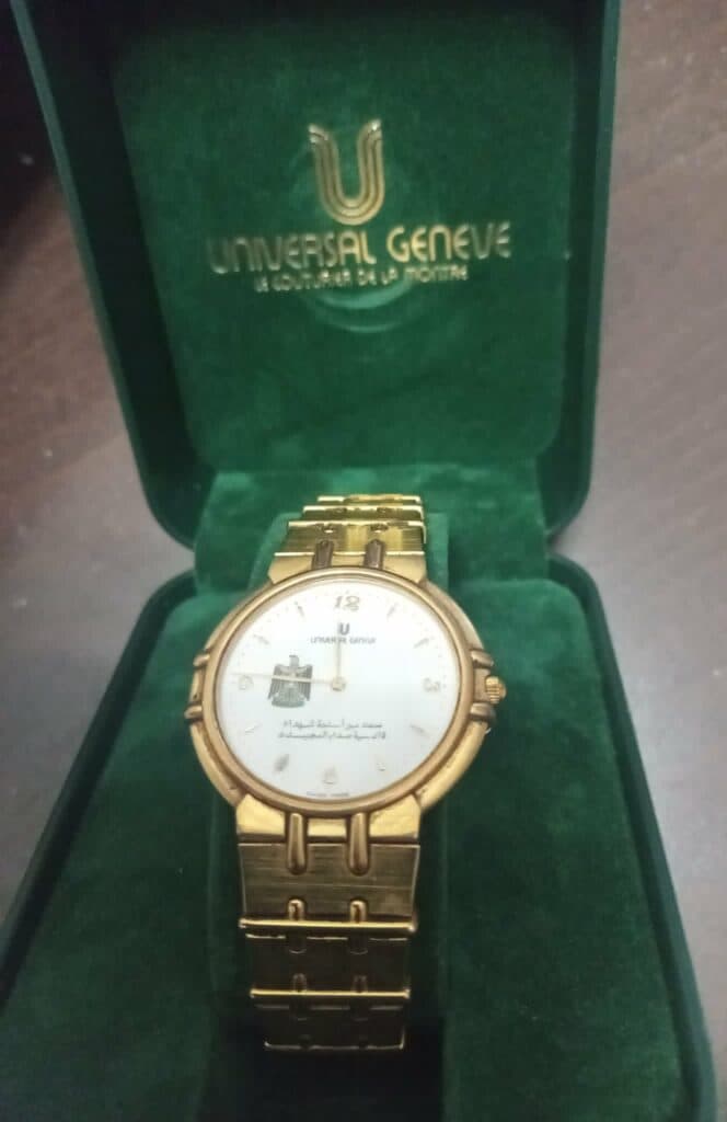 Estimation d’une montre Universal Geneve en plaqué or, édition spéciale Irak 1991 en parfait état avec coffret original.
