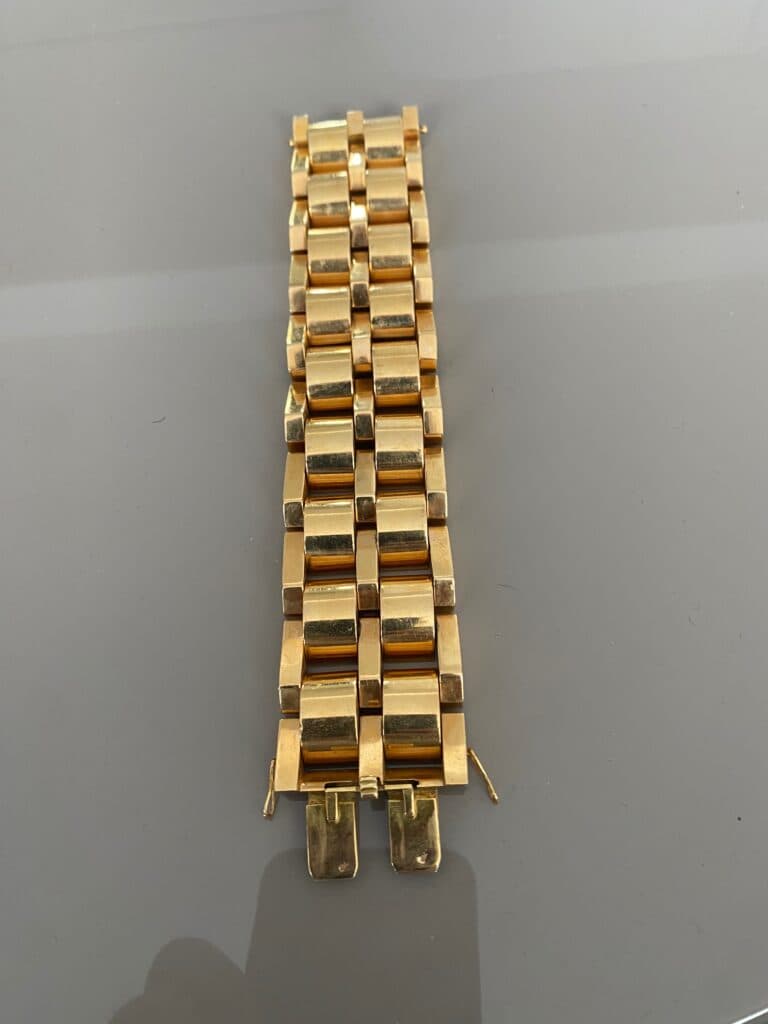 Estimation d’un bracelet en or rose 18 carats des années 1940-1945 Estimation d’un bracelet en or rose 18 carats des années 1940-1945