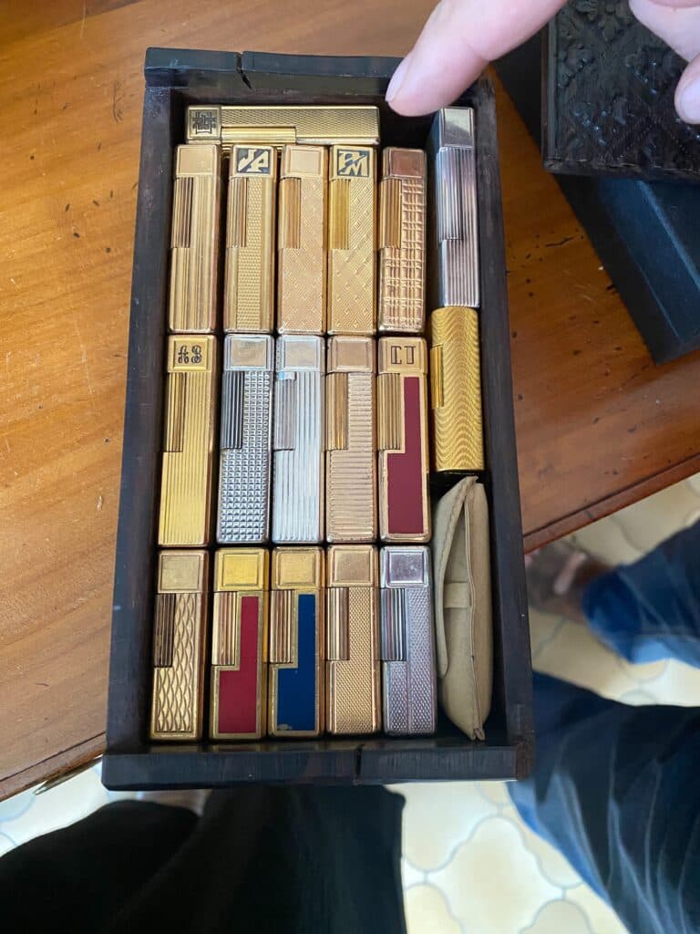 Estimation de briquets Dupont anciens en métal doré et argenté Estimation de briquets Dupont anciens en métal doré et argenté