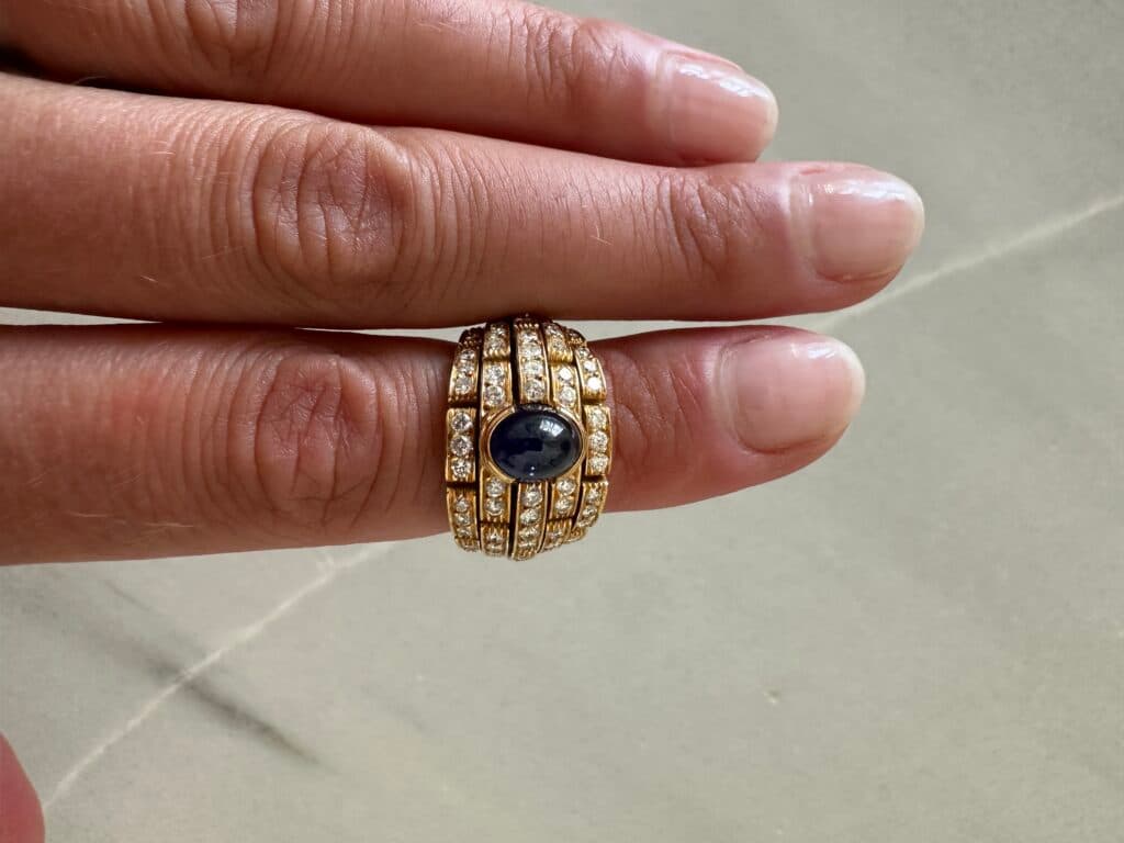 Estimation d’une Bague Cartier Vintage en Or Jaune, Saphir et Diamants Estimation d’une Bague Cartier Vintage en Or Jaune, Saphir et Diamants
