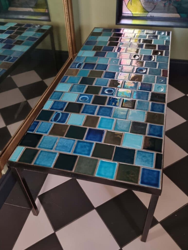 Estimation d’une table basse Roger Capron en céramique bleue Estimation d’une table basse Roger Capron en céramique bleue