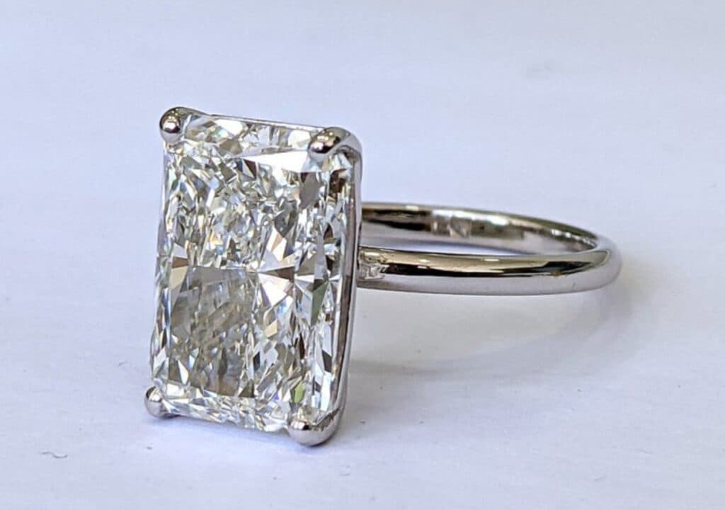 Estimation d’une bague de fiançailles en or blanc et diamant 7.73 carats Estimation d’une bague de fiançailles en or blanc et diamant 7.73 carats