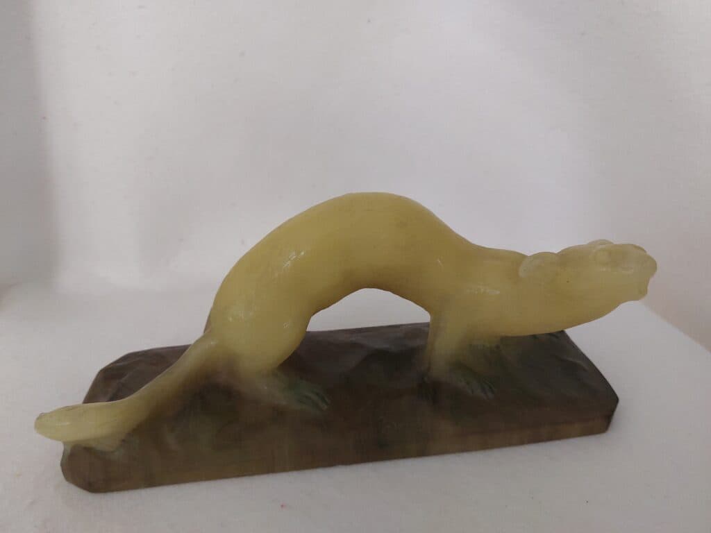 Estimation d’une sculpture de belette en verre marmoréen par Amalric Walter Estimation d’une sculpture de belette en verre marmoréen par Amalric Walter