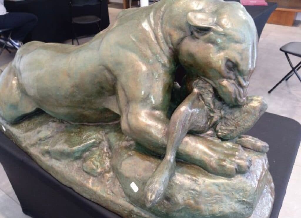 Estimation d’une sculpture en bronze de panthère signée “BARRE Estimation d’une sculpture en bronze de panthère signée “BARRE