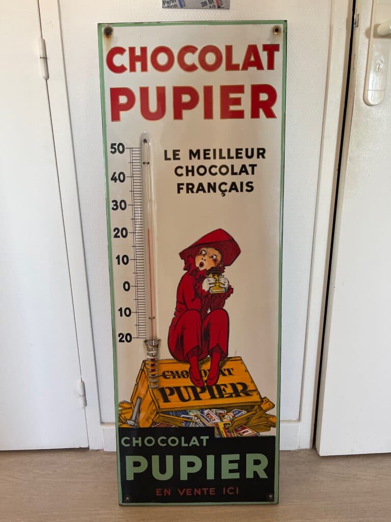 Estimation d’une plaque émaillée “Chocolat Pupier” par Jean d’Ylen Estimation d’une plaque émaillée “Chocolat Pupier” par Jean d’Ylen