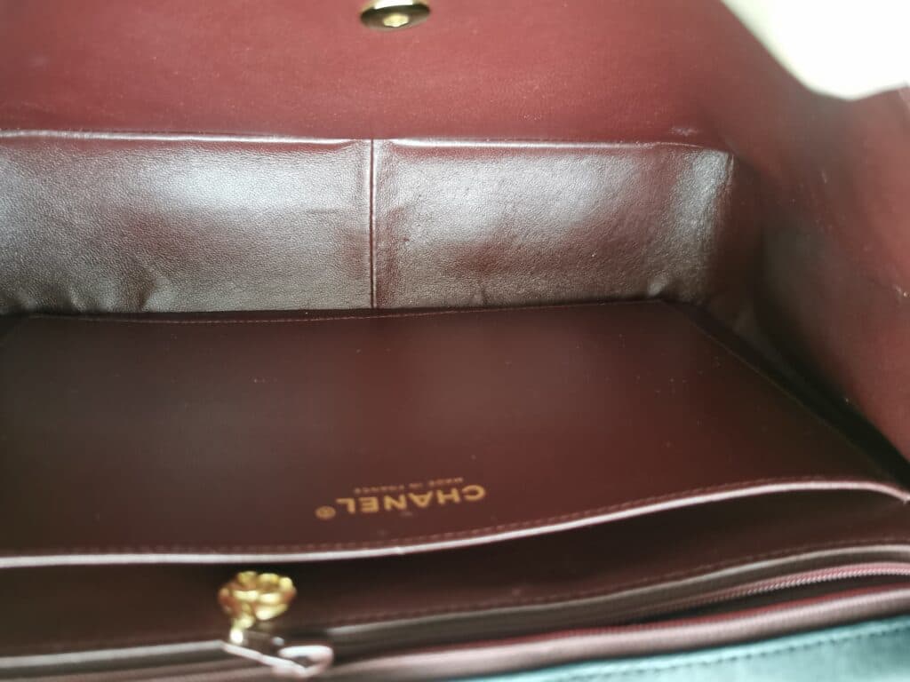 Estimation d’un sac Chanel vintage 2005 en cuir matelassé noir Estimation d’un sac Chanel vintage 2005 en cuir matelassé noir