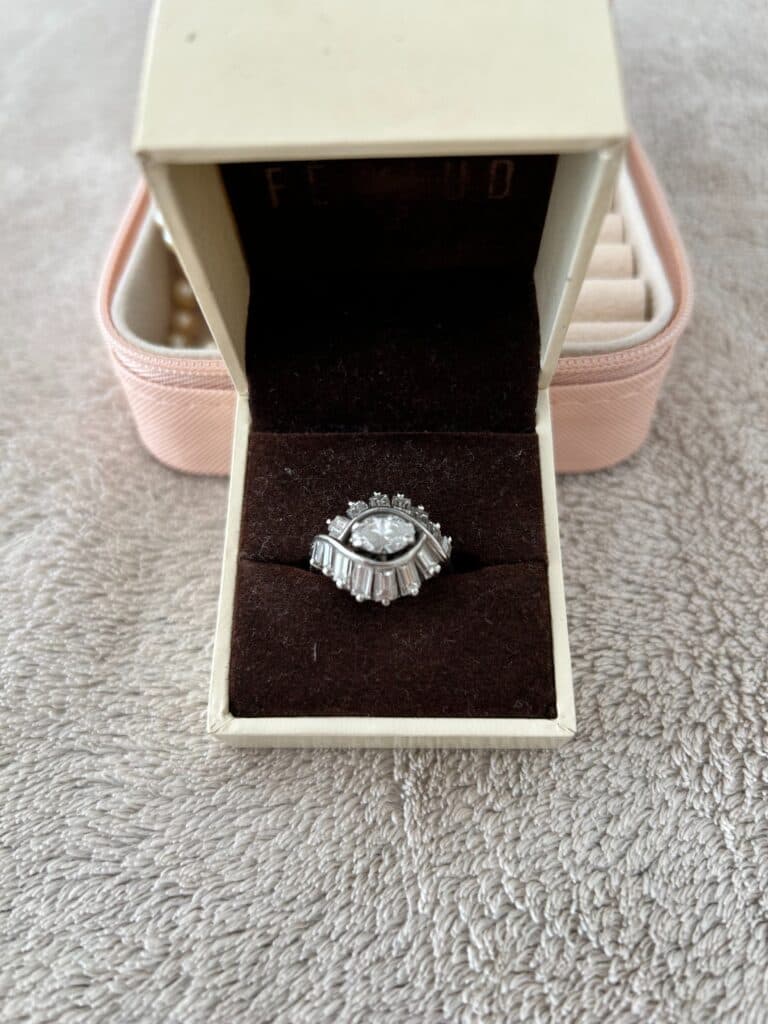 Estimation d’une bague vintage en or blanc ou platine aux diamants des années 70 Estimation d’une bague vintage en or blanc ou platine aux diamants des années 70